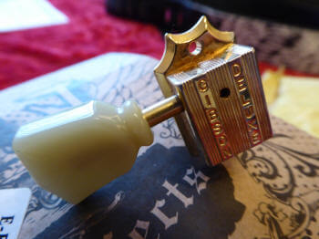 gibson-tuners-back-cast