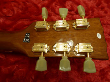 gibson-tuners-on-headstock